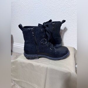 UGG Women's/Girls Hapsburg Laces & Zipper Black Leather Boots - Size 5.5